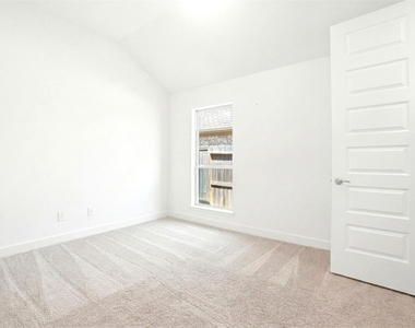 2202 Mallow Lane - Photo Thumbnail 24