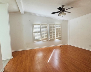 10118 Berrypatch Lane - Photo Thumbnail 4