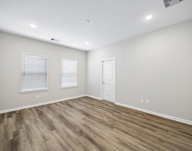 208 Clark Meadows Lane - Photo Thumbnail 10