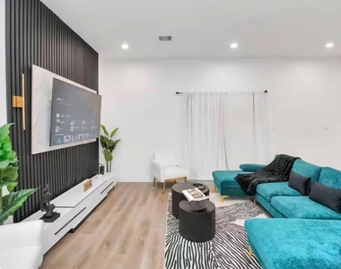 502 Schweikhardt Street - Photo Thumbnail 8