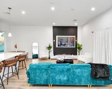 502 Schweikhardt Street - Photo Thumbnail 2