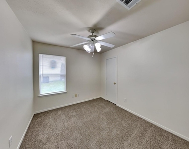15911 Imperial Forest Lane - Photo Thumbnail 5