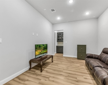 11927 Carillon Forest Drive - Photo Thumbnail 5