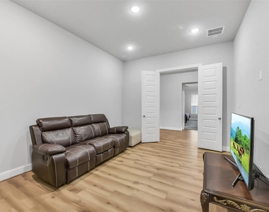 11927 Carillon Forest Drive - Photo Thumbnail 6