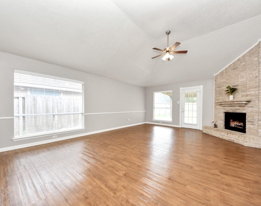 15739 Oak Mountain Dr - Photo Thumbnail 2
