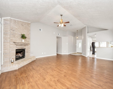 15739 Oak Mountain Dr - Photo Thumbnail 4