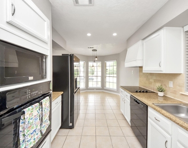 15739 Oak Mountain Dr - Photo Thumbnail 10