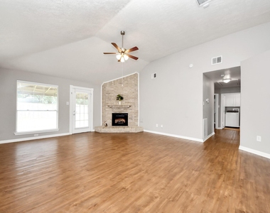 15739 Oak Mountain Dr - Photo Thumbnail 3
