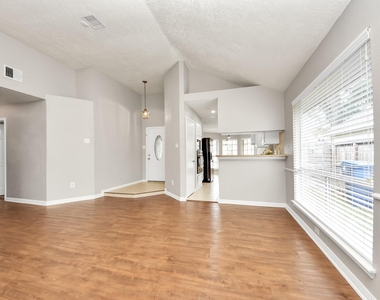15739 Oak Mountain Dr - Photo Thumbnail 8