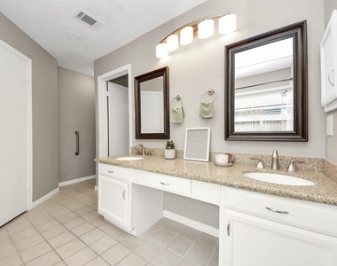 15739 Oak Mountain Dr - Photo Thumbnail 28