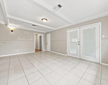 914 Martha Street - Photo Thumbnail 7