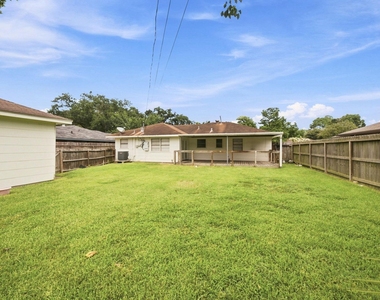 914 Martha Street - Photo Thumbnail 1