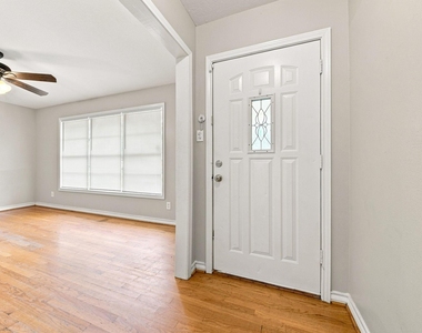 914 Martha Street - Photo Thumbnail 2