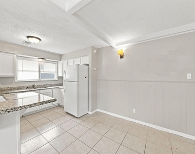 914 Martha Street - Photo Thumbnail 11