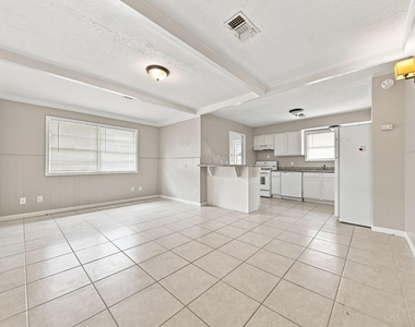 914 Martha Street - Photo Thumbnail 5