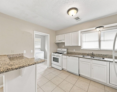 914 Martha Street - Photo Thumbnail 9
