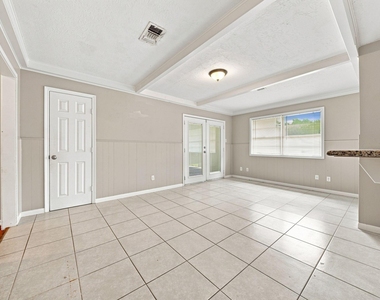 914 Martha Street - Photo Thumbnail 8