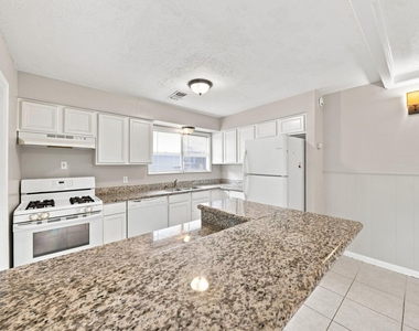 914 Martha Street - Photo Thumbnail 10