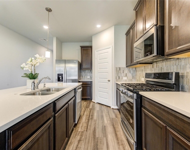 1218 Glendora Drive - Photo Thumbnail 10
