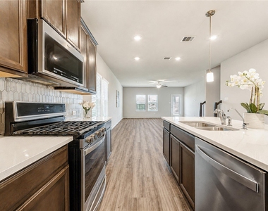 1218 Glendora Drive - Photo Thumbnail 9