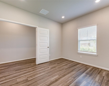 1218 Glendora Drive - Photo Thumbnail 3