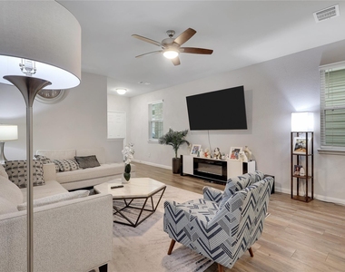 17419 Desmond Street - Photo Thumbnail 4