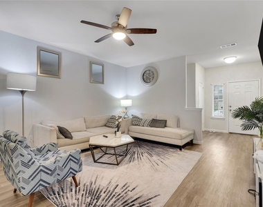 17419 Desmond Street - Photo Thumbnail 3