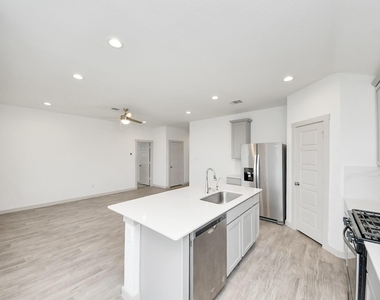7923 Cattleman Valley Drive - Photo Thumbnail 12