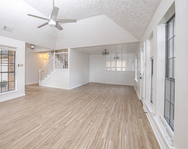 9810 Jockey Club Drive - Photo Thumbnail 4