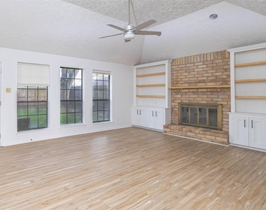9810 Jockey Club Drive - Photo Thumbnail 3