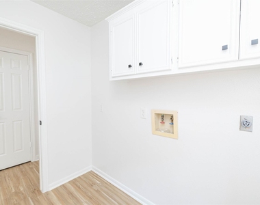 9810 Jockey Club Drive - Photo Thumbnail 11