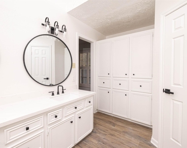 9810 Jockey Club Drive - Photo Thumbnail 17
