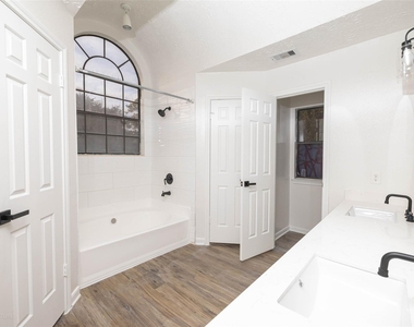 9810 Jockey Club Drive - Photo Thumbnail 16