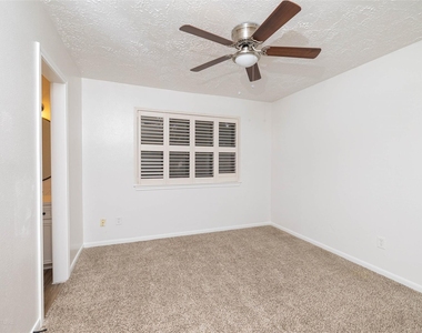 9810 Jockey Club Drive - Photo Thumbnail 14