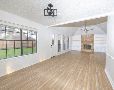 9810 Jockey Club Drive - Photo Thumbnail 5