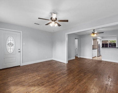 4218 Crenshaw Street - Photo Thumbnail 4
