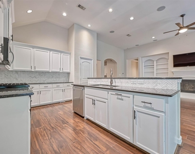 150 W Heritage Mill Circle - Photo Thumbnail 11