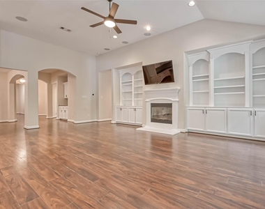 150 W Heritage Mill Circle - Photo Thumbnail 7