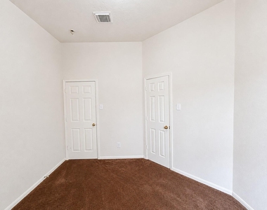 20410 Nelva Park Court - Photo Thumbnail 27