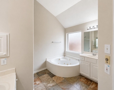 20410 Nelva Park Court - Photo Thumbnail 40