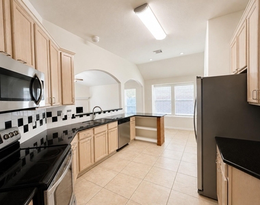 20410 Nelva Park Court - Photo Thumbnail 13