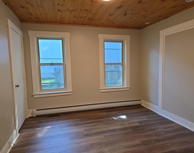147 Laurel - Photo Thumbnail 7