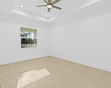 821 Nw 37th Place - Photo Thumbnail 22
