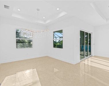 821 Nw 37th Place - Photo Thumbnail 19