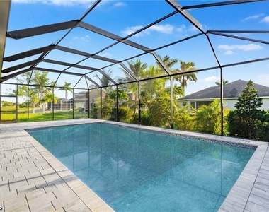 821 Nw 37th Place - Photo Thumbnail 38