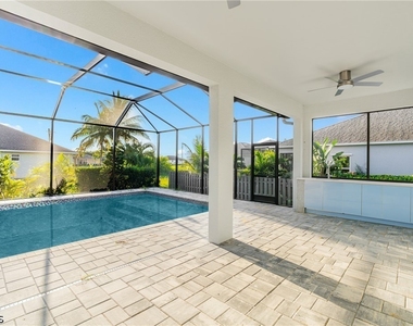 821 Nw 37th Place - Photo Thumbnail 34