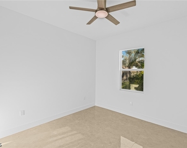 821 Nw 37th Place - Photo Thumbnail 26