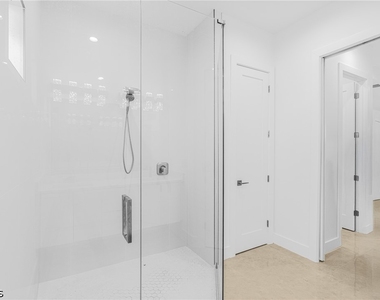 821 Nw 37th Place - Photo Thumbnail 25