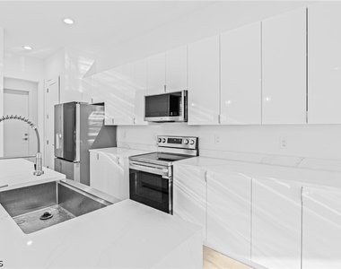 821 Nw 37th Place - Photo Thumbnail 17