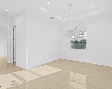 821 Nw 37th Place - Photo Thumbnail 18
